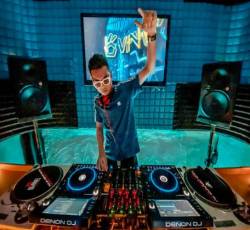 Streamer giàu có sở thích đốt tiền: Độ Mixi chơi mô hình tiền tỷ, Linh Ngọc Đàm nuôi mèo hàng trăm triệu đồng - Ảnh 14.