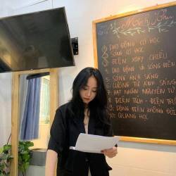 Cô giáo Vật lý triệu view là ai mà đến cả PewPew cũng thức đến 12h đêm nghe giảng bài? - Ảnh 2.