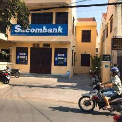 Bạn là doanh nghiệp lớn ư? Nhập gia tùy tục, vào Hội An mở cửa hàng vẫn phải giữ tường vàng, ngói đỏ, cửa gỗ nâu và đèn lồng sắc màu thật chuẩn mực nhé! - Ảnh 2.