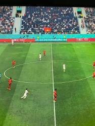  Euro 2020: Quốc kỳ Việt Nam xuất hiện đầy xúc động ngay khán đài chính giữa trận Thụy Sĩ - Tây Ban Nha - Ảnh 1.