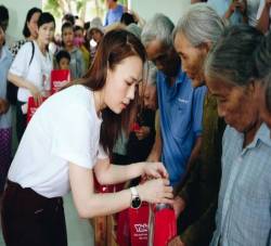  Mỹ Tâm: Làm việc thiện mà vừa đánh bóng được tên tuổi, vừa làm điều tốt thì vẫn đỡ hơn không làm gì hết  - Ảnh 2.
