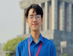 Bài văn phân tích tác phẩm Sóng của thủ khoa kỳ thi tốt nghiệp THPT gây tranh cãi: Dài 10 trang, ngôn từ uyên bác đến mức... người thường lạc lối - Ảnh 1.