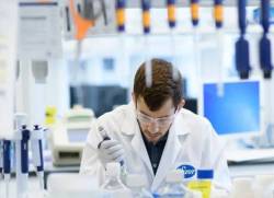 Bí kíp thực sự khiến Pfizer trở thành biểu tượng vaccine chống dịch Covid-19 - Ảnh 3.