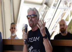 Tỷ phú Richard Branson gợi ý cách vượt qua sự nghi ngờ bản thân - Ảnh 1.