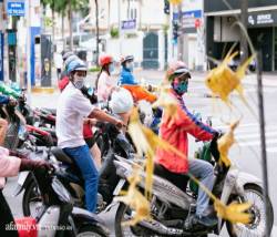  Ban nhạc của đôi tri kỷ già hợp sức múa hát ở giữa Sài Gòn mùa dịch, mặc kệ ánh mắt người đời miễn là còn gánh được cho cả gia đình  - Ảnh 12.