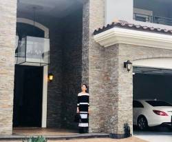 Nữ hoàng phòng trà Lệ Quyên: Thứ mua được bằng tiền dễ dàng thì có cho tôi cũng chẳng thèm. Đàn bà càng thành đạt càng không dễ qua mặt - Ảnh 3. Nữ hoàng phòng trà Lệ Quyên: Thứ mua được bằng tiền dễ dàng thì có cho tôi cũng chẳng thèm. Đàn bà càng thành đạt càng không dễ qua mặt - Ảnh 3.