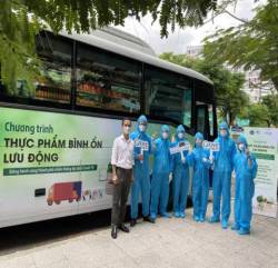  Siêu thị mini di động bán thực phẩm giá bình ổn lần đầu tiên xuất hiện tại TP HCM  - Ảnh 6.