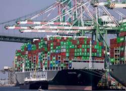 Mùa mua sắm cuối năm ở Mỹ thất điên bát đảo vì đứt gãy chuỗi cung ứng, Amazon sống khoẻ nhờ bán lẻ trực tuyến bùng nổ - Ảnh 1.