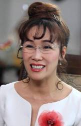 Báo Anh viết về sự trỗi dậy của những tỷ phú đôla Việt Nam, ấn tượng với khoản từ thiện 200 triệu USD của bà Nguyễn Thị Phương Thảo - Ảnh 1. Báo Anh viết về sự trỗi dậy của những tỷ phú đôla Việt Nam, ấn tượng với khoản từ thiện 200 triệu USD của bà Nguyễn Thị Phương Thảo - Ảnh 1.