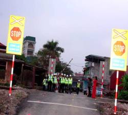 “Trường học An toàn” - mô hình nhằm giảm thiểu tai nạn giao thông trước cổng trường: Đã thí điểm tại 2 trường ở Thủ Đức, sắp thực hiện tại Hà Nội - Ảnh 2. “Trường học An toàn” - mô hình nhằm giảm thiểu tai nạn giao thông trước cổng trường: Đã thí điểm tại 2 trường ở Thủ Đức, sắp thực hiện tại Hà Nội - Ảnh 2.