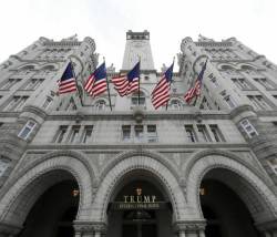  Công ty của ông Trump bán khách sạn đình đám ở Washington  - Ảnh 1.