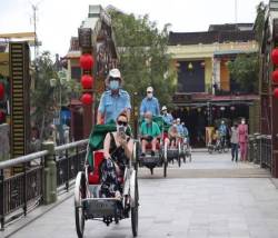 Khách quốc tế đến tham quan, Hội An sôi động trở lại - Ảnh 1. Khách quốc tế đến tham quan, Hội An sôi động trở lại - Ảnh 1.