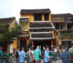 Khách quốc tế đến tham quan, Hội An sôi động trở lại - Ảnh 11. Khách quốc tế đến tham quan, Hội An sôi động trở lại - Ảnh 11.