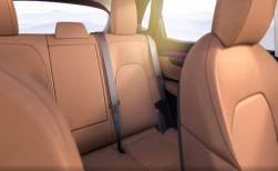 Nội thất VinFast VF e35 lộ diện ngay trước triển lãm Los Angeles: Cần số nút bấm, bọc da xịn xò, nhiều công nghệ hiện đại - Ảnh 8.