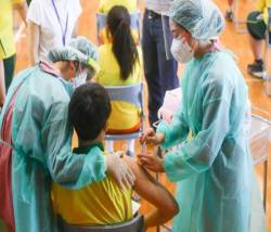 Vaccine Pfizer: Liều thuốc độc cho vị tỷ phú số nhọ Trung Quốc, cố đưa hàng ngoại về nước nhưng bất thành - Ảnh 2.