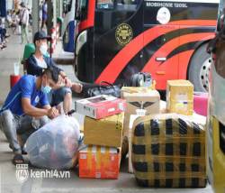 Bến xe Hà Nội - TP.HCM ngày cuối năm vắng hoe, tài xế chán nản: 20 năm chạy xe chưa bao giờ thấy cảnh này - Ảnh 18. Bến xe Hà Nội - TP.HCM ngày cuối năm vắng hoe, tài xế chán nản: 20 năm chạy xe chưa bao giờ thấy cảnh này - Ảnh 18.