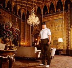  Nghía qua biệt thự dát vàng 118 phòng mà quý tử nước Mỹ Barron Trump đang ở ẩn sau khi rời Nhà Trắng, nhìn mà choáng vì quá xa hoa  - Ảnh 4.