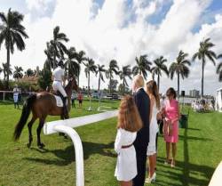  Nghía qua biệt thự dát vàng 118 phòng mà quý tử nước Mỹ Barron Trump đang ở ẩn sau khi rời Nhà Trắng, nhìn mà choáng vì quá xa hoa  - Ảnh 6.