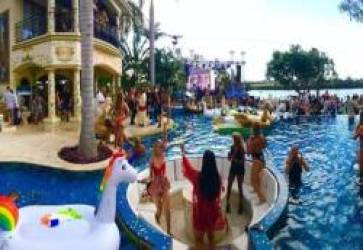 Triệu phú công khai ở cùng cả vợ và bồ: ‘Ngoài đời ra sao, trên giường tôi là kẻ như vậy, tuần ngủ với 3-4 cô là chuyện thường’ - Ảnh 3. Triệu phú công khai ở cùng cả vợ và bồ: ‘Ngoài đời ra sao, trên giường tôi là kẻ như vậy, tuần ngủ với 3-4 cô là chuyện thường’ - Ảnh 3.