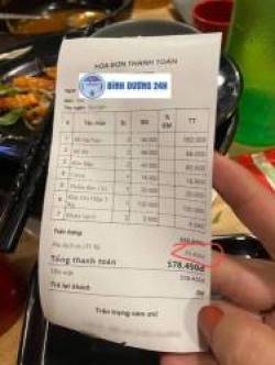  Một quán mì cay ở Bình Dương phụ thu tới 15% tiền bữa ăn những ngày giáp Tết, dân mạng tranh cãi dữ dội: Không chịu thì nhịn đi  - Ảnh 1.