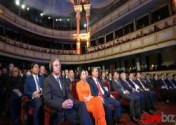 Hé lộ loạt ảnh bà Phạm Thu Hương, vợ tỷ phú Phạm Nhật Vượng lần đầu xuất hiện trước công chúng - Ảnh 5.