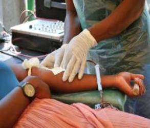  Người phụ nữ đầu tiên chữa khỏi HIV: Khe cửa sinh sau hàng lớp những cánh cửa tử  - Ảnh 4.