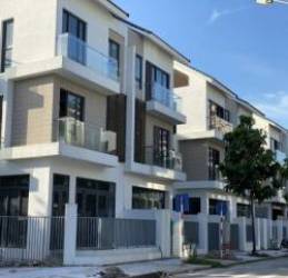 Nhà đầu tư địa ốc phát hoảng vì giá biệt thự, liền kề liên tục “phi mã” - Ảnh 2. Nhà đầu tư địa ốc phát hoảng vì giá biệt thự, liền kề liên tục “phi mã” - Ảnh 2.