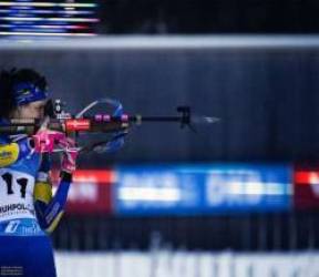 Nhiếp ảnh gia Olympic chụp đóng băng viên đạn giữa không trung bằng Sony Alpha 1 - Ảnh 1.