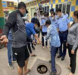  TP HCM: Cây xăng treo bảng hết xăng, bán cầm chừng  - Ảnh 2.