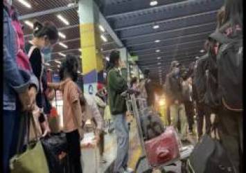 Thế giới taxi riêng ở sân bay Tân Sơn Nhất - Ảnh 5.