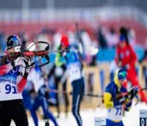 Nhiếp ảnh gia Olympic chụp đóng băng viên đạn giữa không trung bằng Sony Alpha 1 - Ảnh 4.