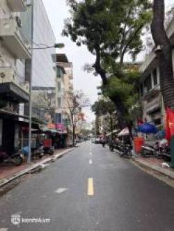 Hàng quán Hà Nội ngày rét kỷ lục: Ế ẩm dưới cái lạnh 8 độ C, chắc dân tình đang ở nhà trùm chăn hết rồi! - Ảnh 8.