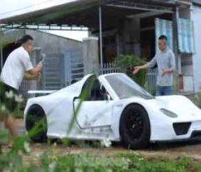 Nhóm bạn trẻ tại Đắk Lắk du xuân bằng siêu xe tự chế  - Ảnh 9.