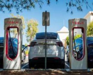 Tesla bỗng lùi về công nghệ sắp lỗi thời, báo hiệu sự thay đổi trong toàn ngành xe điện? - Ảnh 1.