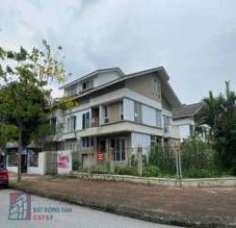  Nhà bỏ hoang nhưng hỏi mua vẫn “hét” giá đến đại gia cũng “bỏng tay”  - Ảnh 2.