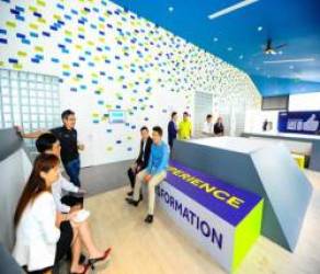 Văn hoá học tập khác biệt ở ngân hàng ACB được cha truyền con nối từ ông Trần Mộng Hùng sang Chủ tịch Trần Hùng Huy ra sao? - Ảnh 2.