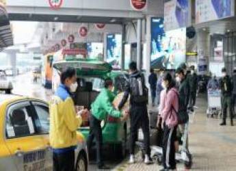  Áp dụng mức giá vé mới đối với ôtô ra vào các sân bay từ ngày 1-4  - Ảnh 1.