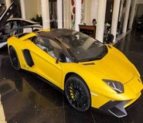  Vừa sắm Lamborghini Aventador SV Roadster đầu tiên Việt Nam, chủ xe chịu chơi chi hẳn trăm triệu độ một chi tiết vàng óng dưới gầm xe  - Ảnh 3.