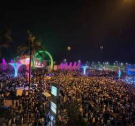  Choáng cảnh hàng nghìn người chen chân trong đêm khai mạc Lễ hội du lịch Cửa Lò năm 2022 - Ảnh 4.